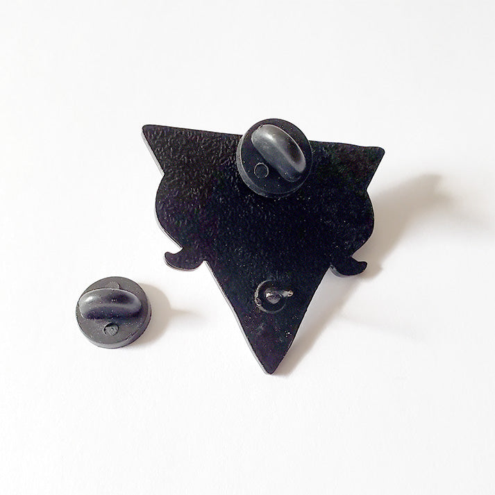 Enamel pin back with 2 rubber clutches